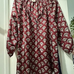 ANOKHI silk, fan patterned top. Beautiful buttons. XL great condition